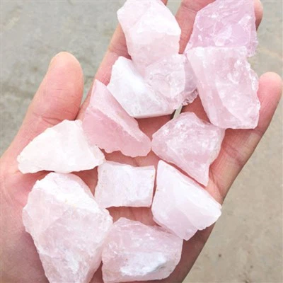 Cristal roz brut pentru decorare